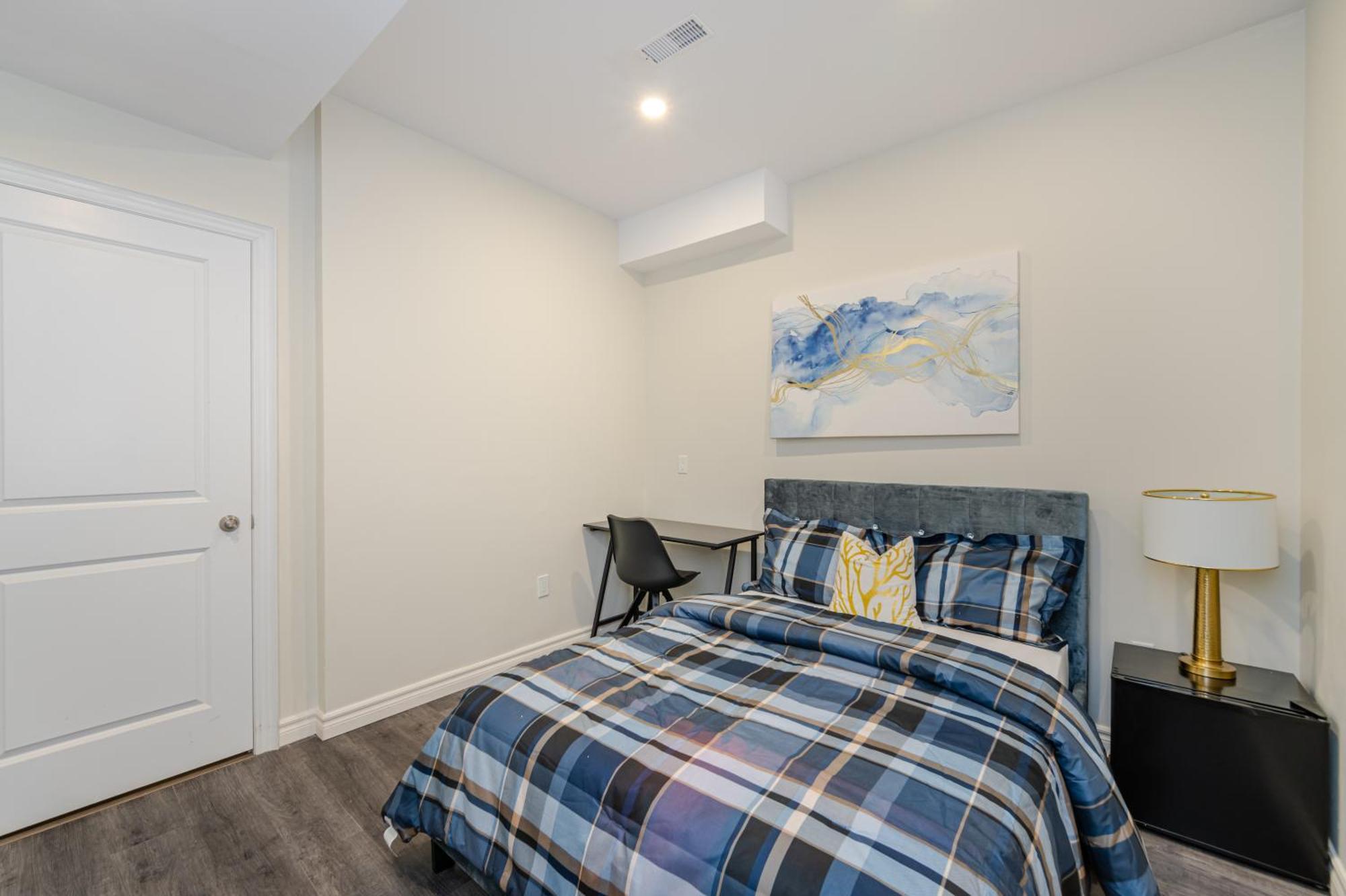 Private Basement Bedrooms In Оуквил Екстериор снимка