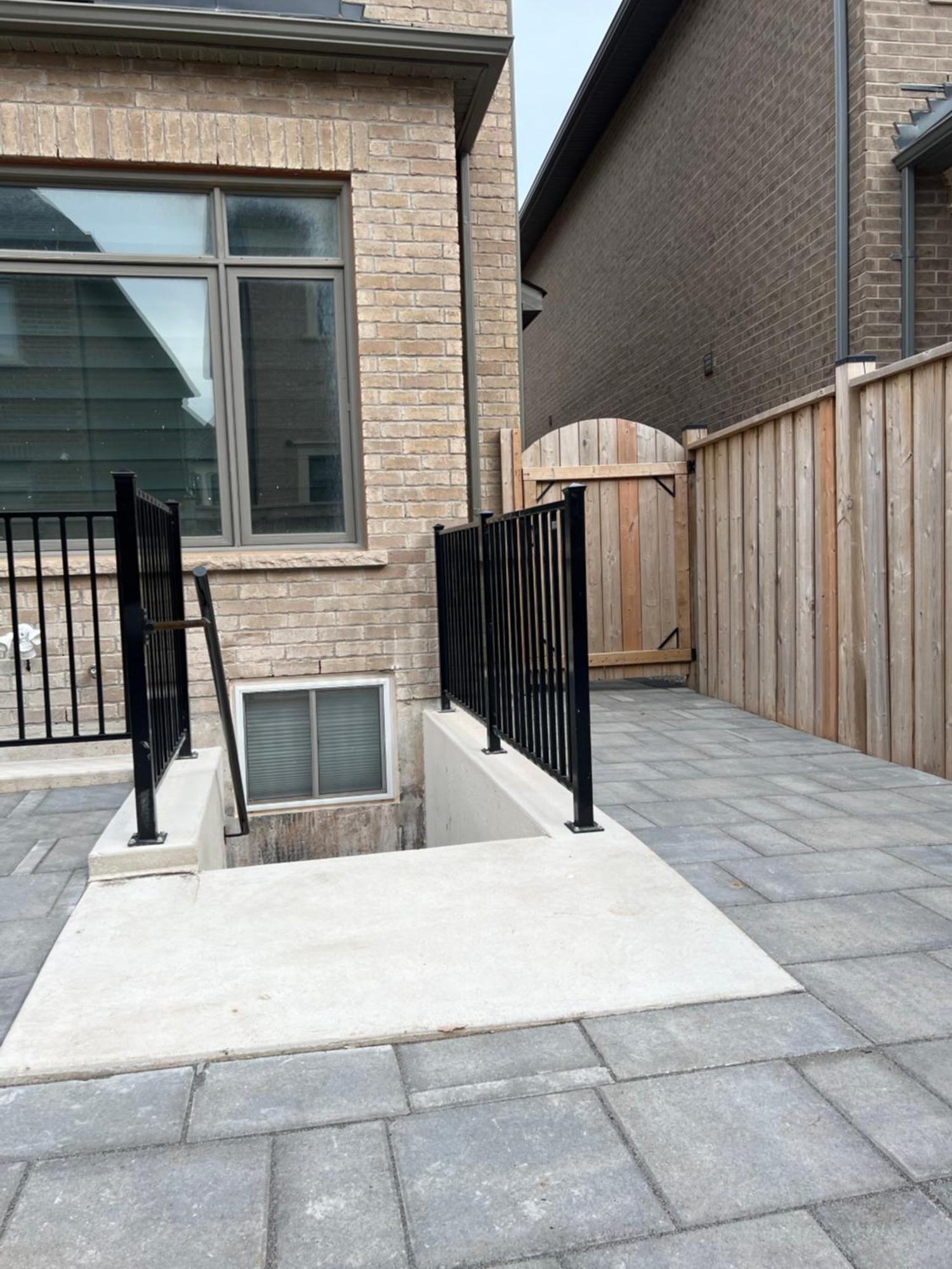Private Basement Bedrooms In Оуквил Екстериор снимка